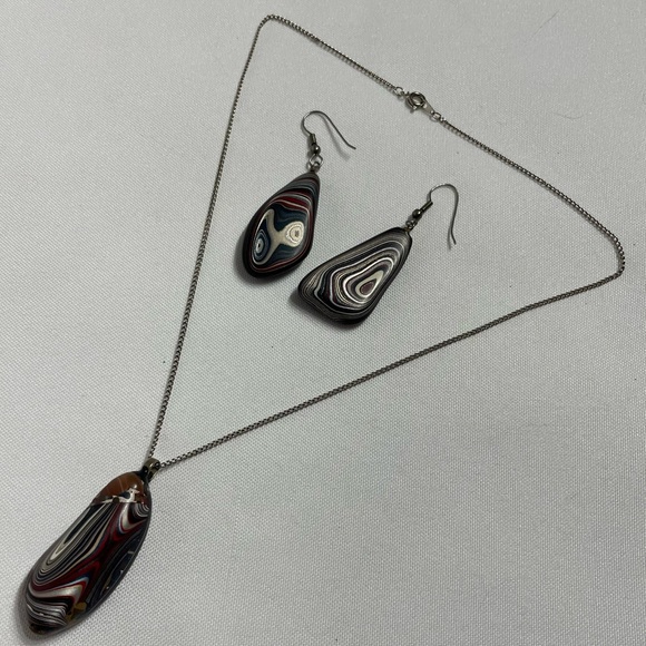 Unique clay pendant necklace & earring set great condition - Picture 3 of 9